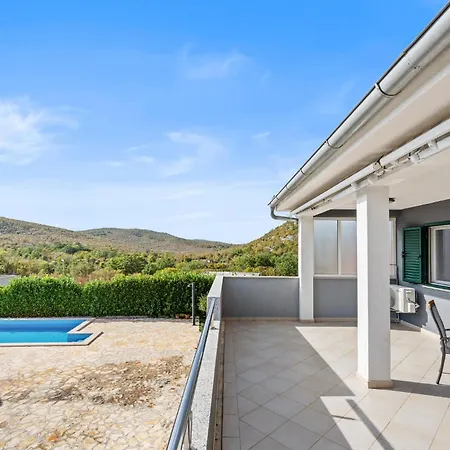Holiday home In With Heated Swimming Pool Cvrljevo