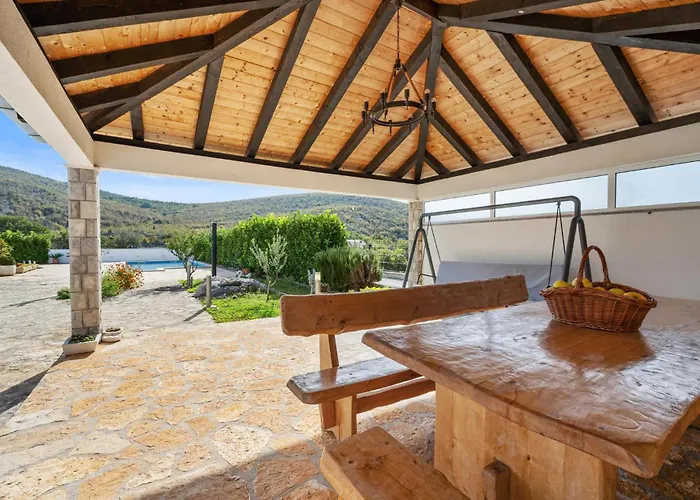 בית נופש Ana *