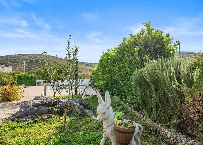 בית נופש Ana *